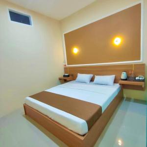 Postel nebo postele na pokoji v ubytování Al-Kiswah Syariah Guest House