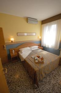 Antica Villa Graziella tesisinde bir odada yatak veya yataklar