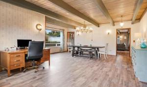 Fotografie z fotogalerie ubytování Mobys Beach Getaway Sleeps 11! Flat Beach Access Near Seabrook in Pacific Beach v destinaci Pacific Beach