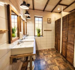 a bathroom with two sinks and two windows at Góry Stołowe Camp -miejsce na kamper, przyczepę lub namiot in Wünschelburg +53 photos