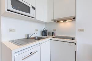 Una cocina o kitchenette en studio met frontaal zeezicht
