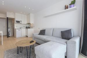 Una cocina o kitchenette en studio met frontaal zeezicht