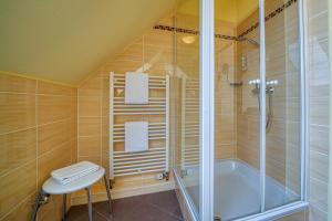 Koupelna v ubytování Hotel Wissers Fehmarn + 30 fotografií