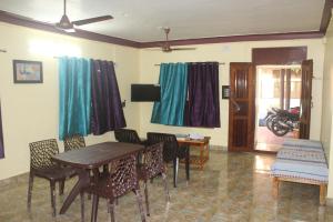 Χώρος καθιστικού στο Sakthi Villa