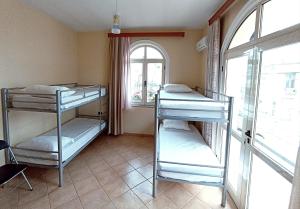 Galeri foto Luckyshine hostel di Vlore