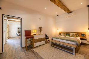 Ένα ή περισσότερα κρεβάτια σε δωμάτιο στο maison à proximité plage de furnellu +2 φωτογραφίες