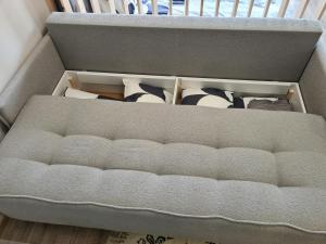 una culla con un materasso di Butterfly apartment a Šiauliai