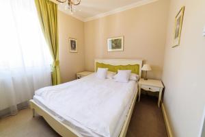 Postel nebo postele na pokoji v ubytování Ambasadorski Residence