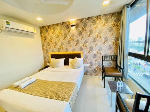 Postel nebo postele na pokoji v ubytování Hotel Alexa - Satellite Prahladnagar, Ahmedabad