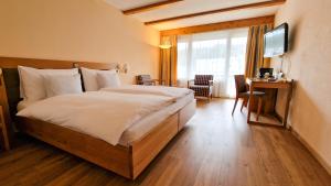 Rúm í herbergi á Sunstar Hotel Lenzerheide