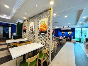 Posezení v ubytování Grand Topaz Hotel + 16 fotografií