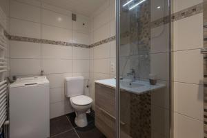 Ένα μπάνιο στο Résidence le Chardonnet G - Happy Rentals