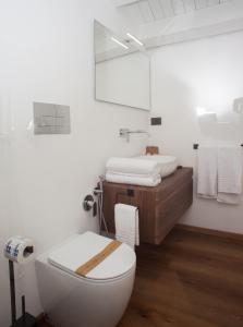 Koupelna v ubytování Four Rooms