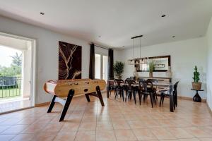 a dining room with a ping pong table and chairs at Les Hauts de Provence - Maison avec piscine in Aix-en-Provence