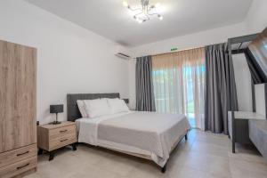 Ένα ή περισσότερα κρεβάτια σε δωμάτιο στο Charisma Resort