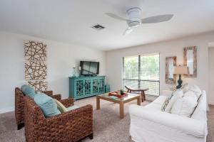 Телевизор и/или развлекательный центр в Sanibel Shells at Sea Bell