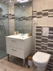 a bathroom with a toilet and a sink and a shower at Studio La Rochelle-Ré in La Rochelle