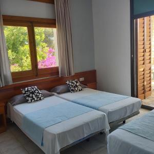 Posteľ alebo postele v izbe v ubytovaní Hotel Bonsol + 37 fotografií