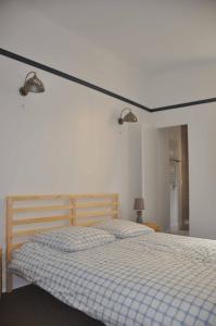 a bedroom with a bed with two lights above it at Appartement Terrasse Plage in Biarritz