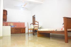 Letto o letti in una camera di Insa Guest House Kandy