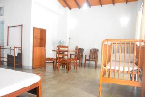 Letto o letti in una camera di Insa Guest House Kandy