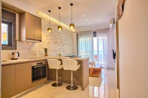 Кухня или мини-кухня в Christos Corfu Premium Suites
