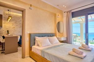 Кровать или кровати в номере Christos Corfu Premium Suites