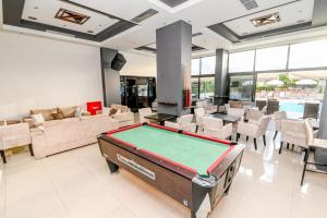 Biliár nebo kulečník v ubytování Saint Constantine Hotel