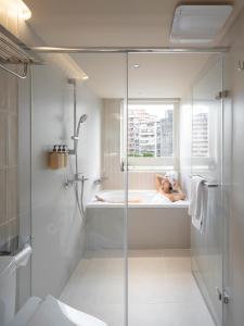 Koupelna v ubytování Lore Hotel