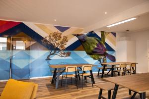 Haka House Wanaka餐厅或其他用餐的地方