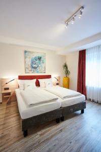 Postel nebo postele na pokoji v ubytování Art Hotel Eifel