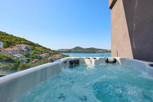 Φωτογραφία από το άλμπουμ του Hedera Estate Hedera A25 στο Ντουμπρόβνικ