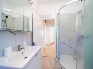 Koupelna v ubytování Laganini apartman Rab