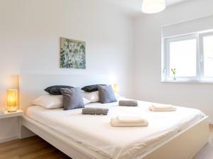Postel nebo postele na pokoji v ubytování Laganini apartman Rab