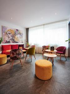 Posezení v ubytování Art Hotel Eifel + 37 fotografií
