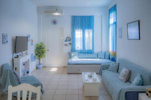 A seating area at Shades of Blue
