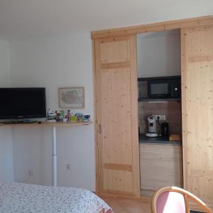 Kuchyň nebo kuchyňský kout v ubytování Chambre Studette indépendante