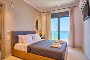 Кровать или кровати в номере Christos Corfu Premium Suites