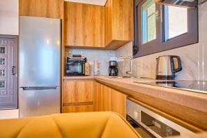 Кухня или мини-кухня в Christos Corfu Premium Suites
