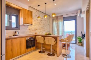 Кухня или мини-кухня в Christos Corfu Premium Suites
