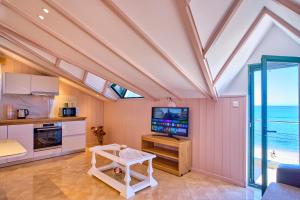 Кухня или мини-кухня в Christos Corfu Premium Suites
