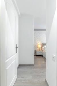 Ένα ή περισσότερα κρεβάτια σε δωμάτιο στο Tenerifeopenhome holiday apartment on the beach +44 φωτογραφίες