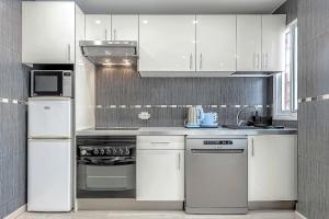 Η κουζίνα ή μικρή κουζίνα στο Tenerifeopenhome holiday apartment on the beach