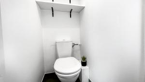 Koupelna v ubytování Homey Garden - Parking Gratuit, Balcon, Proche Tram, Netflix