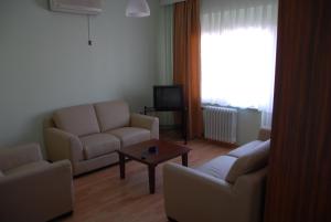 Ein Sitzbereich in der Unterkunft Vip Apart Hotel
