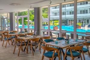 Bazén v ubytovaní Ambient Hotel & Thermal Spa alebo v jeho blízkosti