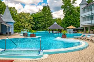 Bazén v ubytování Ambient Hotel & Thermal Spa nebo v jeho okolí