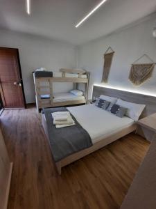 Postel nebo postele na pokoji v ubytování Bungalows anestis