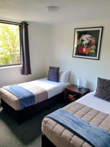 Postel nebo postele na pokoji v ubytování LKNZ Lodge & Cafe