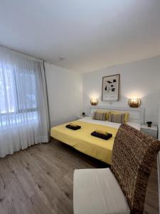 Postel nebo postele na pokoji v ubytování Casa4You 110 - With heated pool, city and partial sea views